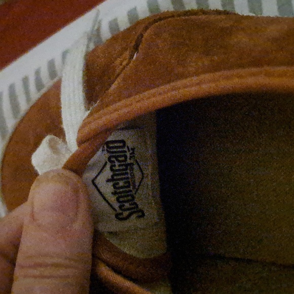 Vans size 7.5 men size 9 women's. Fit more like an 8.5 - Picture 4 of 5